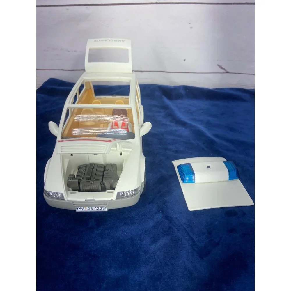 2006 Playmobil‎ Rescue Ambulance Detachable Roof With Medic